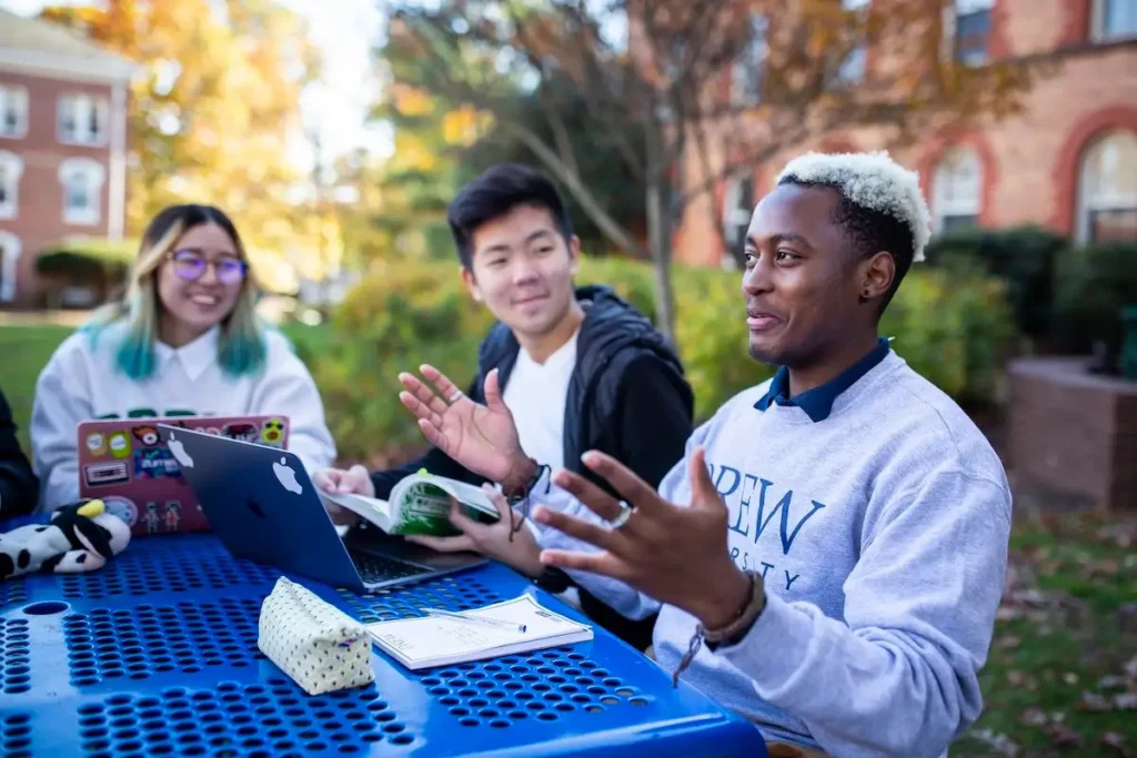 Can International Students Join American Online High Schools